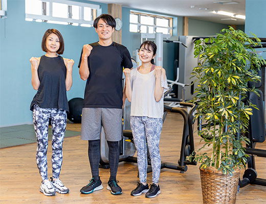 男女問わず、ご高齢の方も通うことができます